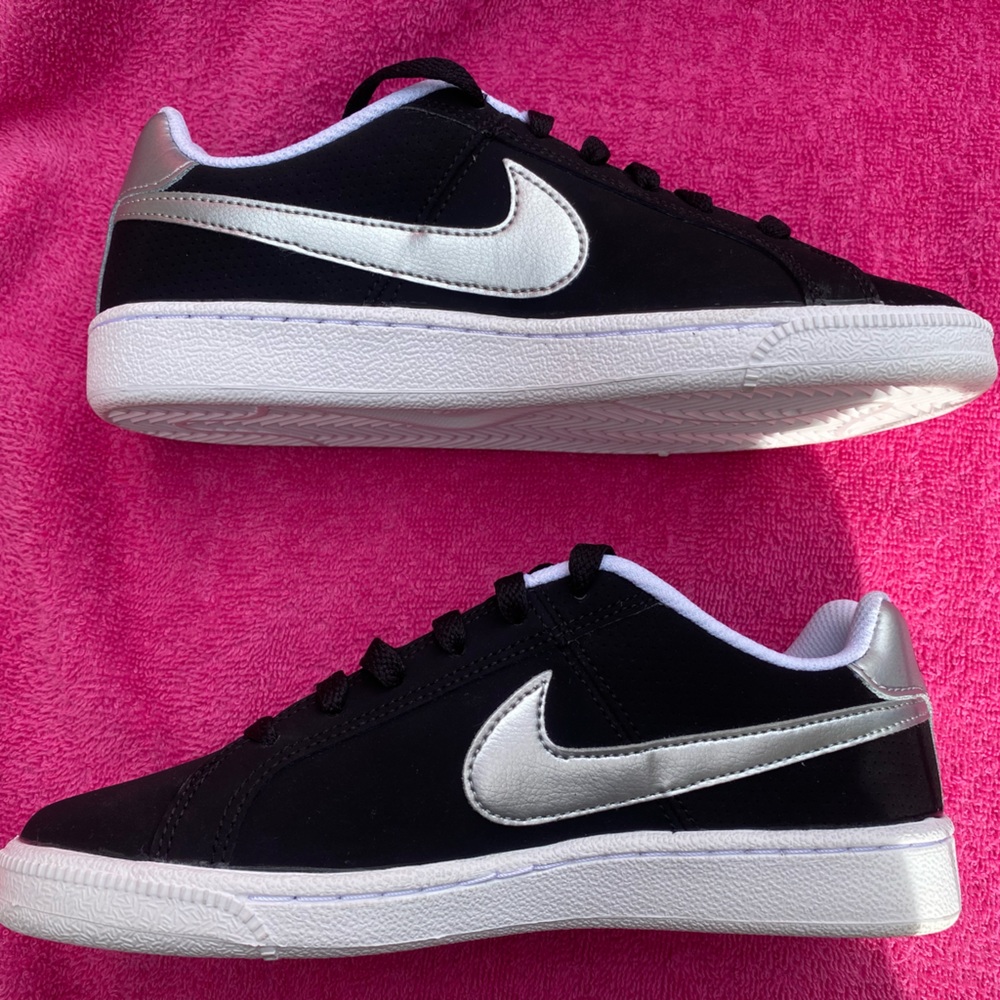 ⚡️ NWOT WOMENS NIKE SHOES ⚡️